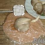 Cómo cocinar chuletas de champiñones ostra