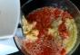 Cómo preparar adjika con tomates, ajo y nueces para el invierno sin cocinar: receta fotográfica paso a paso