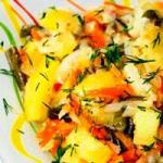 Sebzeli fırında tavuk nasıl pişirilir: patates, patlıcan, domates, kabak